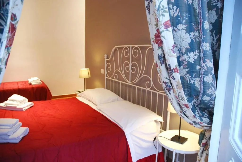 Room, La Locanda Dell Arte, Naples