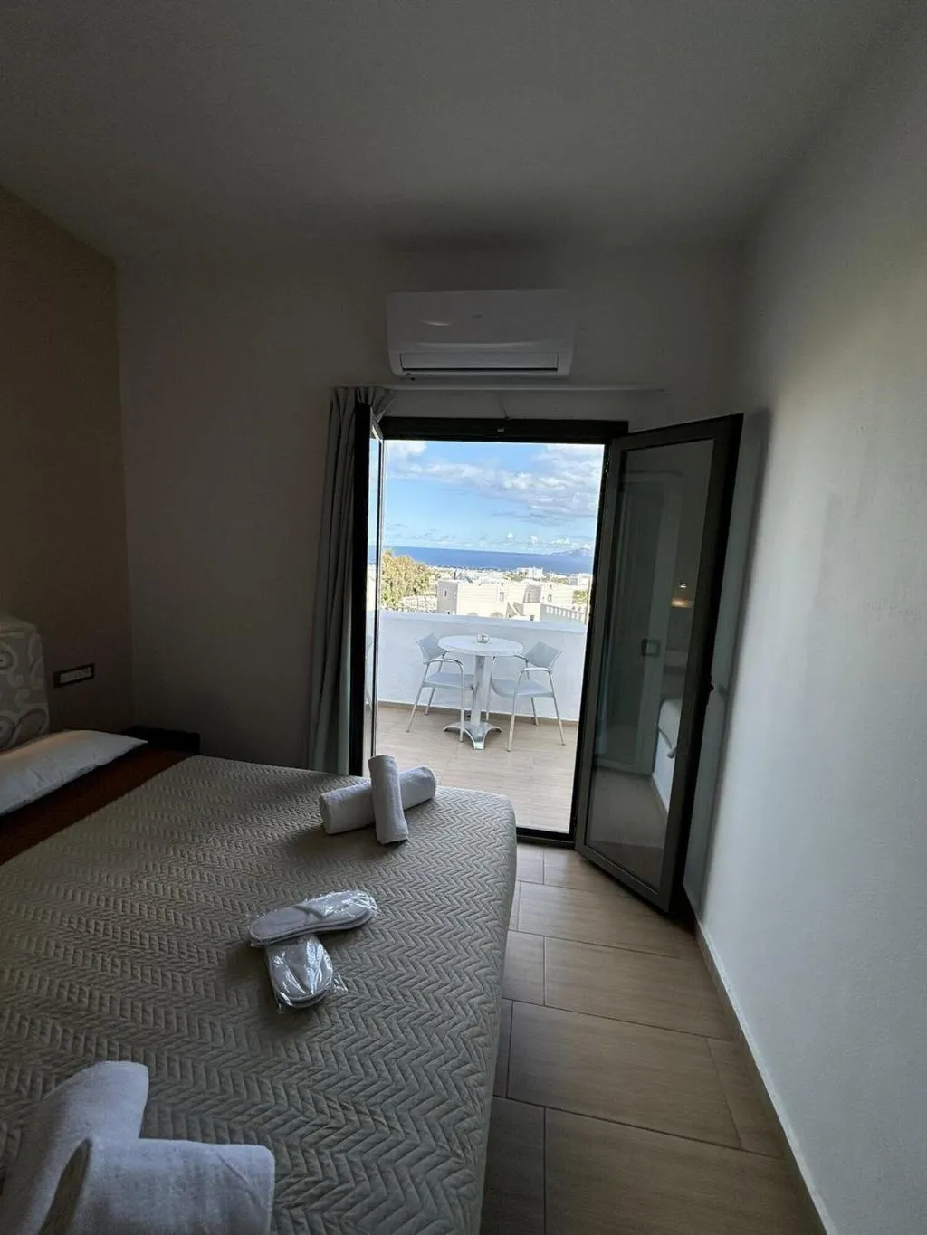 Room, Olympic, Santorini