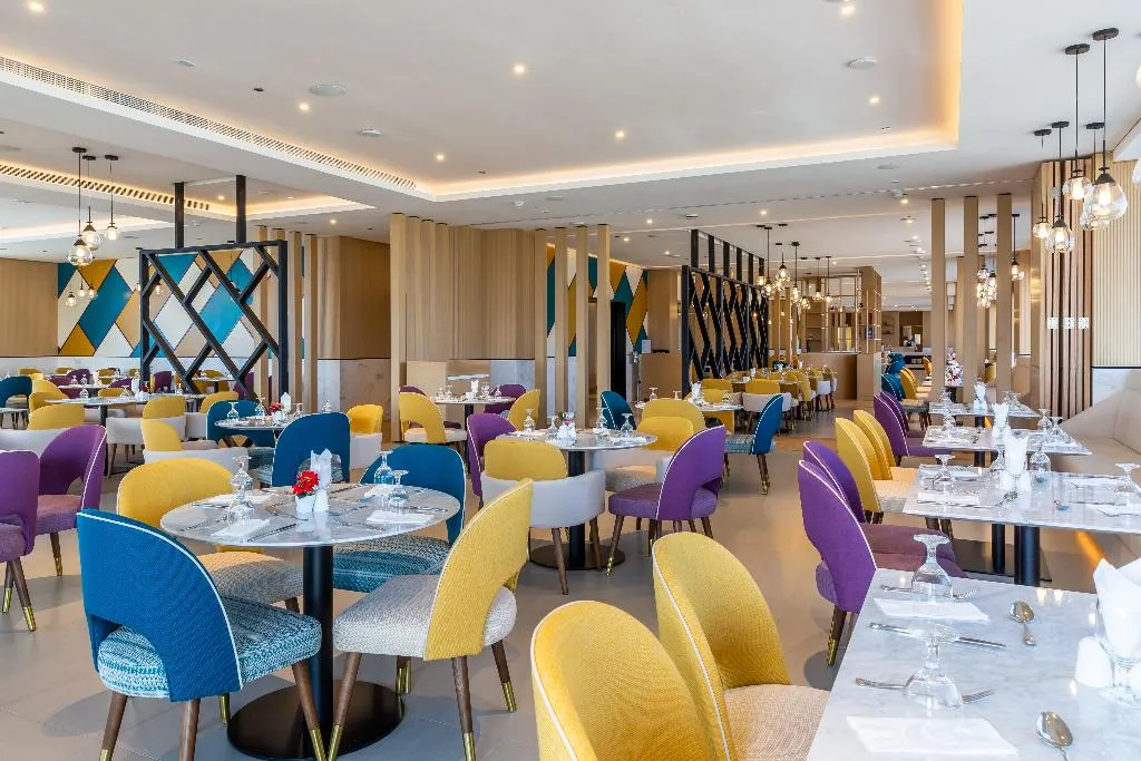 Restaurant, Premier Inn Dragon Mart Hotel, Dubai