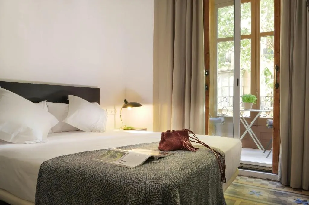 Room, Som Nit Triomf, Barcelona