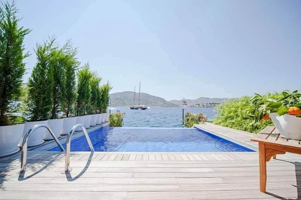 Room, Sabrina's Haus, Dalaman