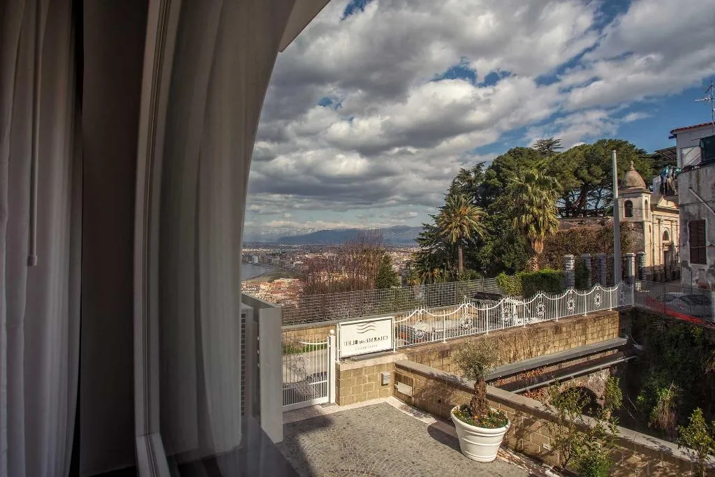 APARTMENT PARTIAL SEA VIEW Room, Charme En Bleu, Naples
