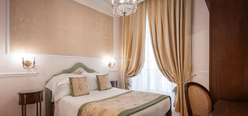 SINGLE QUEEN SIZE BED Room, Bernini Palace, Florence