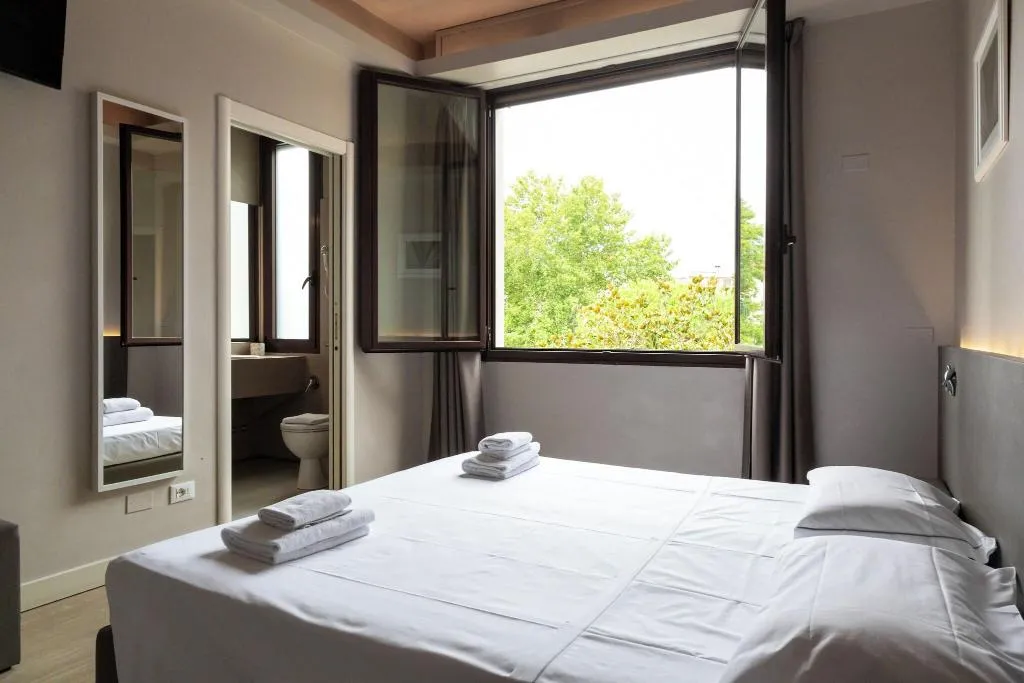 DOUBLE STANDARD Room, Plus Florence, Florence