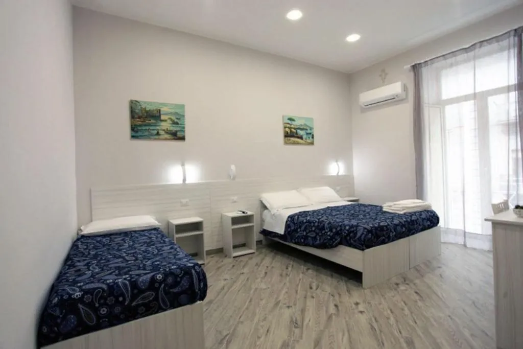 QUADRUPLE DELUXE Room, B B Alla Ferrovia, Naples