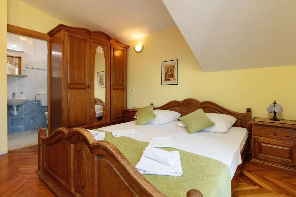 Room, Bed & Breakfast Senator, Split
