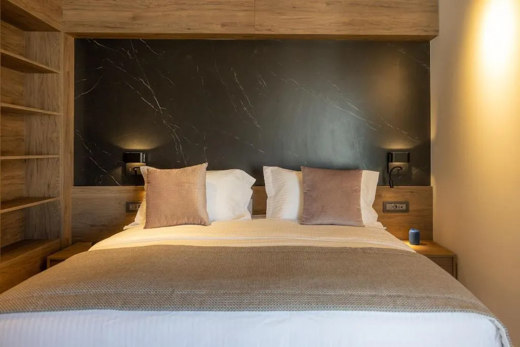 Room, Athens 507, Athens
