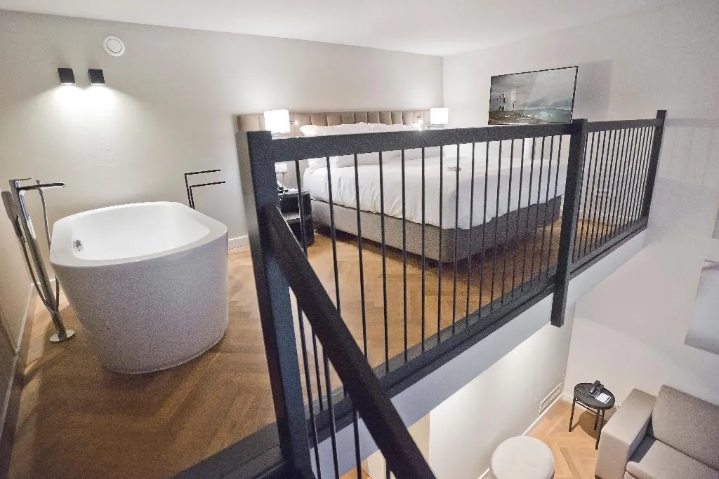 SUITE STANDARD Room, Pestana Amsterdam Riverside, Amsterdam