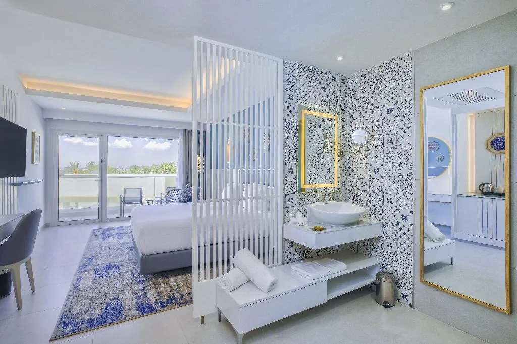 DOUBLE GUEST ROOM KING BED Room, Hilton Skanes Monastir Beach Resort, Tunisia