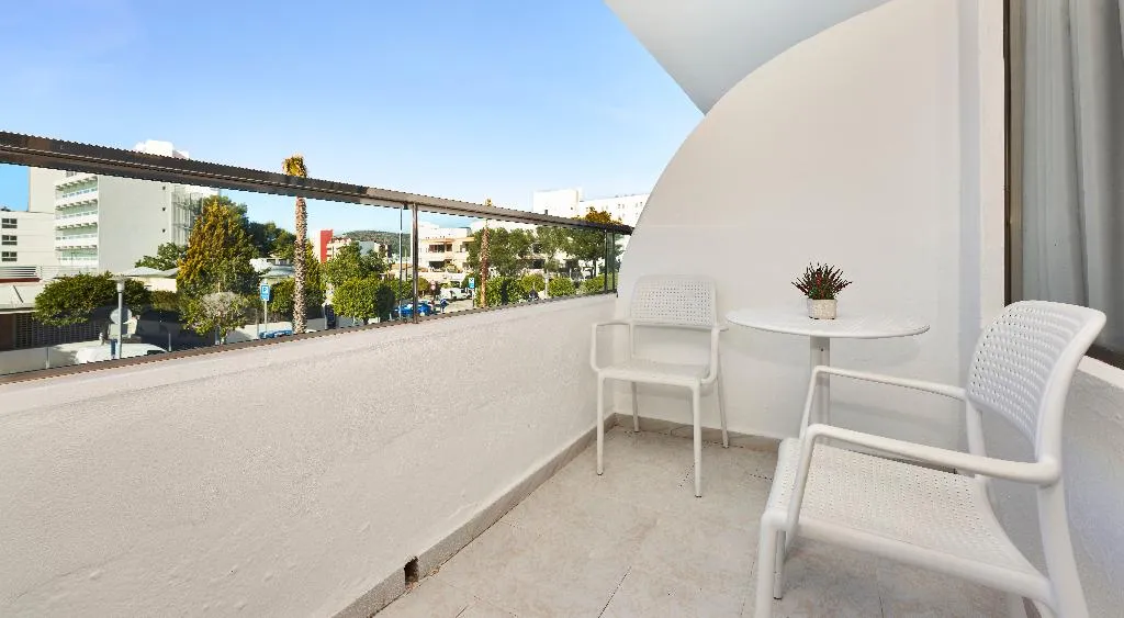 Room, Globales Torrenova Adults Only +16, Majorca