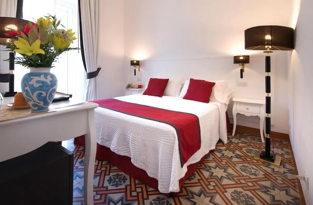 Room, Amalfi Luxury House, Naples