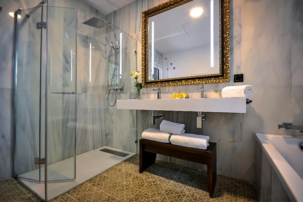 DOUBLE DELUXE ONE BED Room, Legado Alcazar, Seville