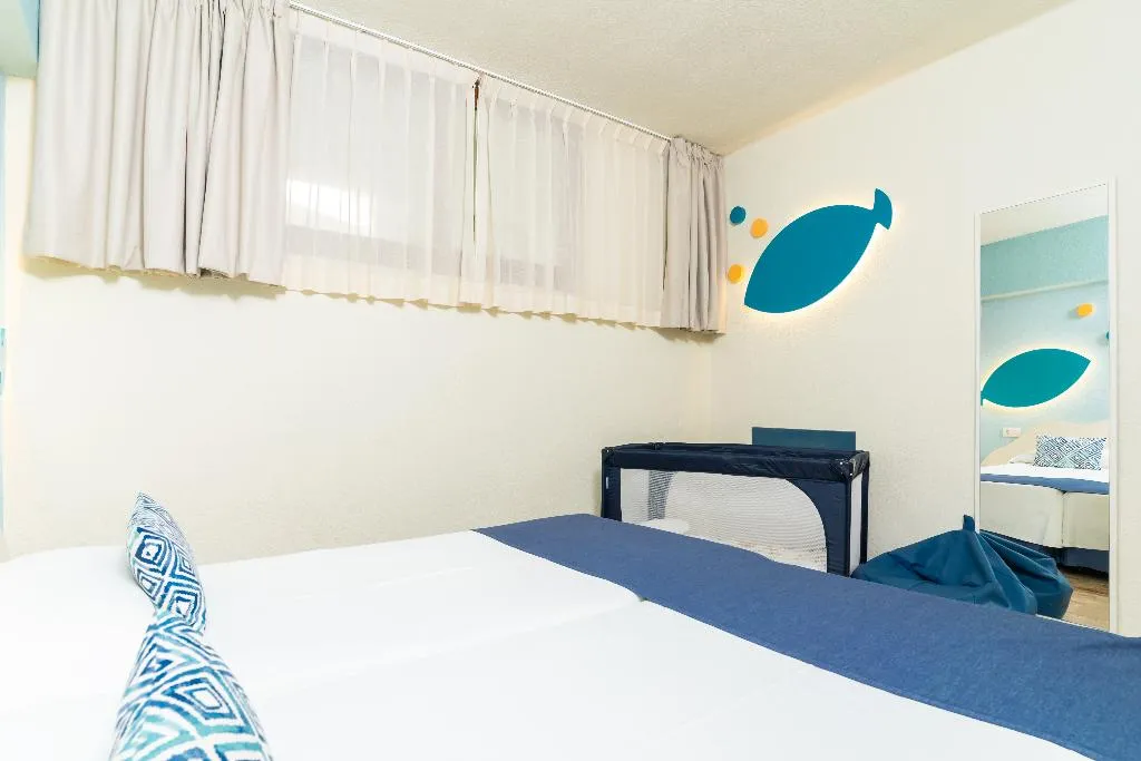 FAMILY ROOM CAPACITY 3 Room, HOVIMA La Pinta Beachfront Family Hotel, Tenerife