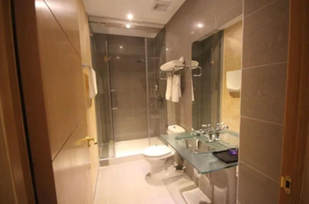 Room, Hotel Menoir Dorsett, Madrid