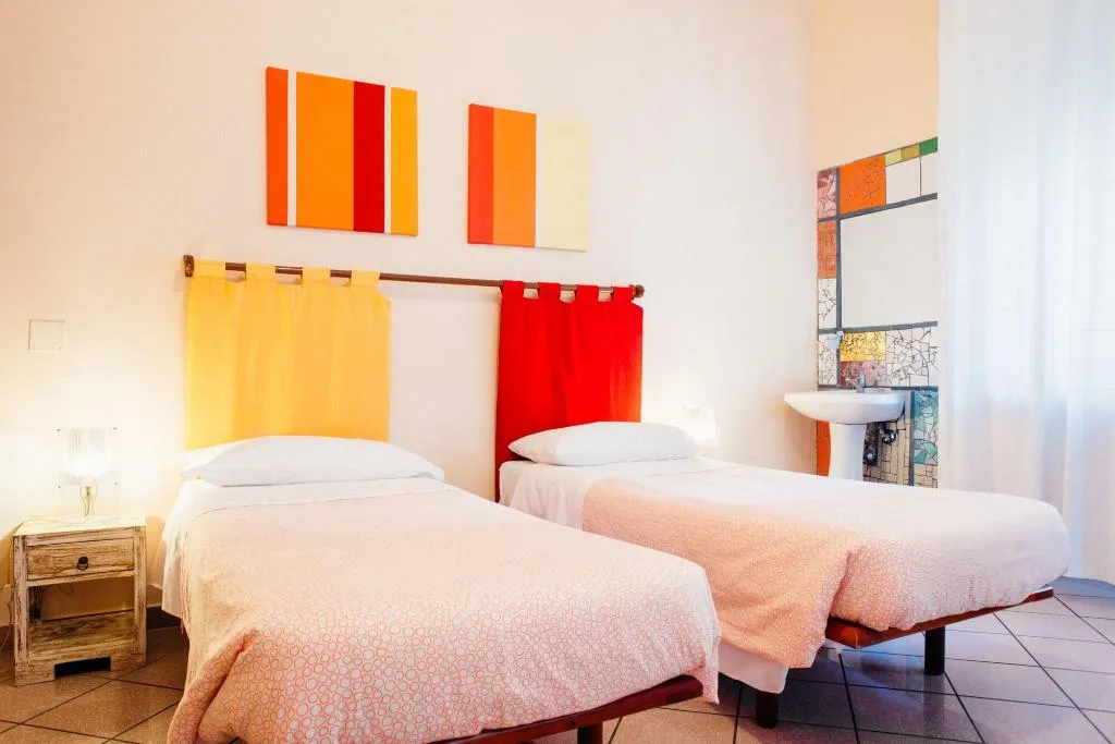 Room, The Beehive, Naples