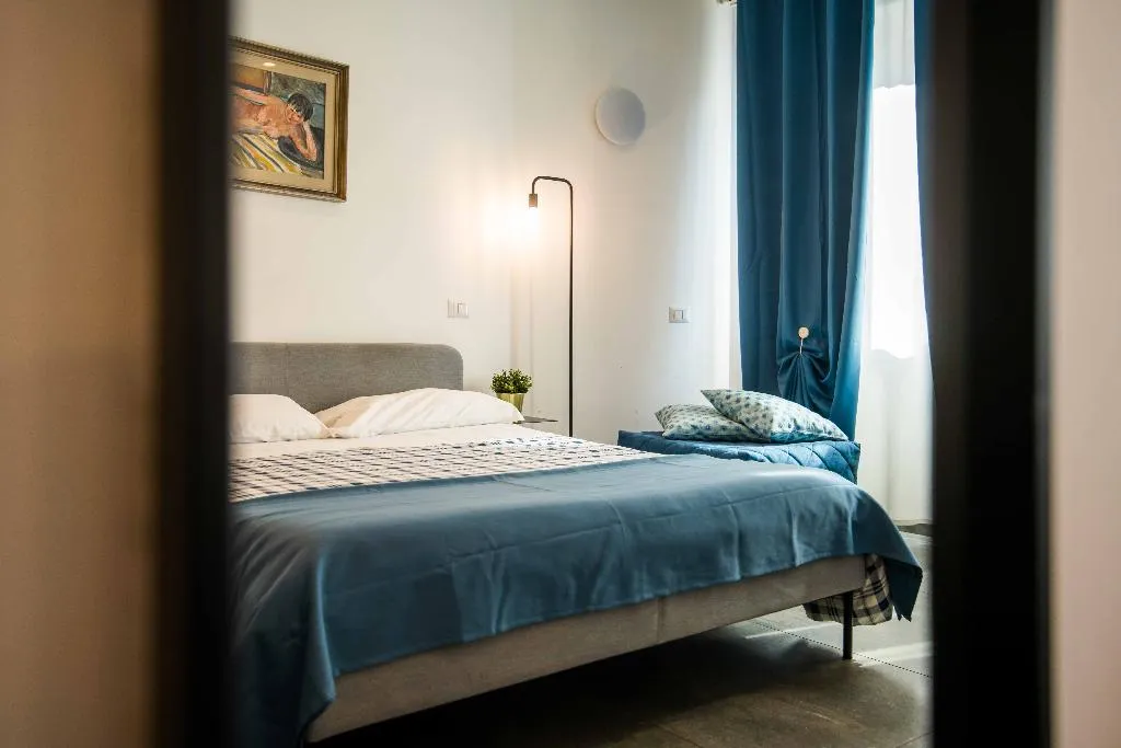 TRIPLE BASIC Room, Quattro Briganti, Naples