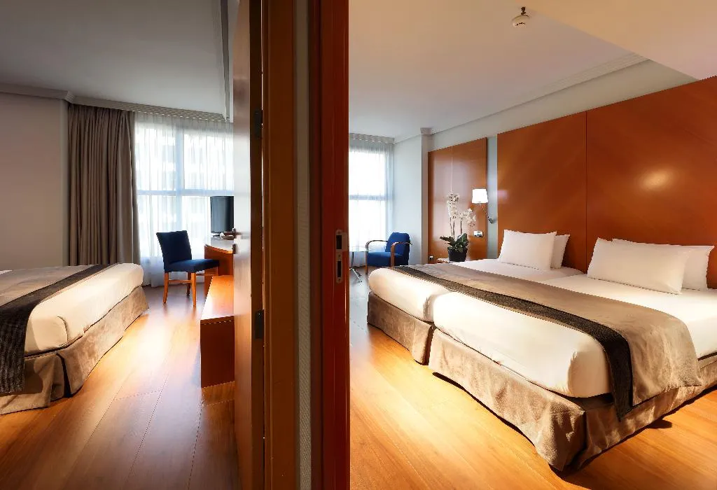 FAMILY ROOM CAPACITY 4 Room, Exe Plaza, Madrid