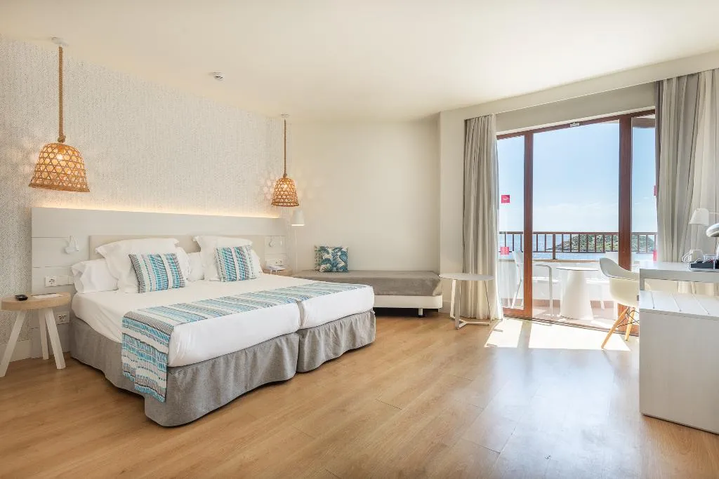 DOUBLE DELUXE SEA VIEW Room, Leonardo Royal & Suites hotel Ibiza Santa Eulalia, Ibiza