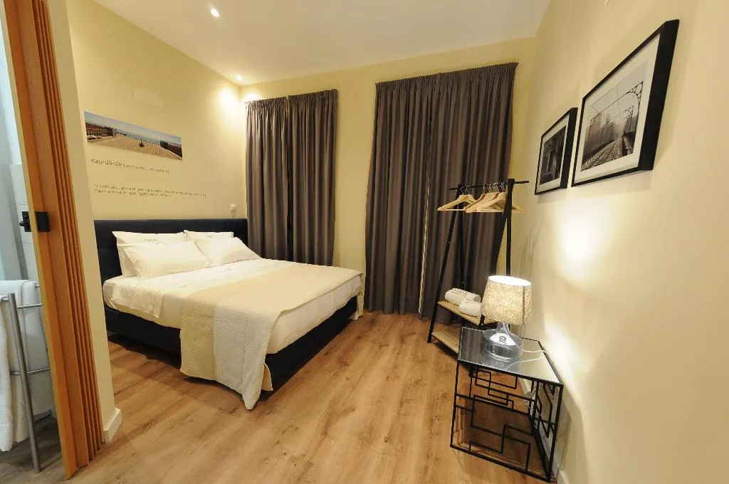 QUADRUPLE CLASSIC Room, Naya - Downtown Guesthouse, Porto
