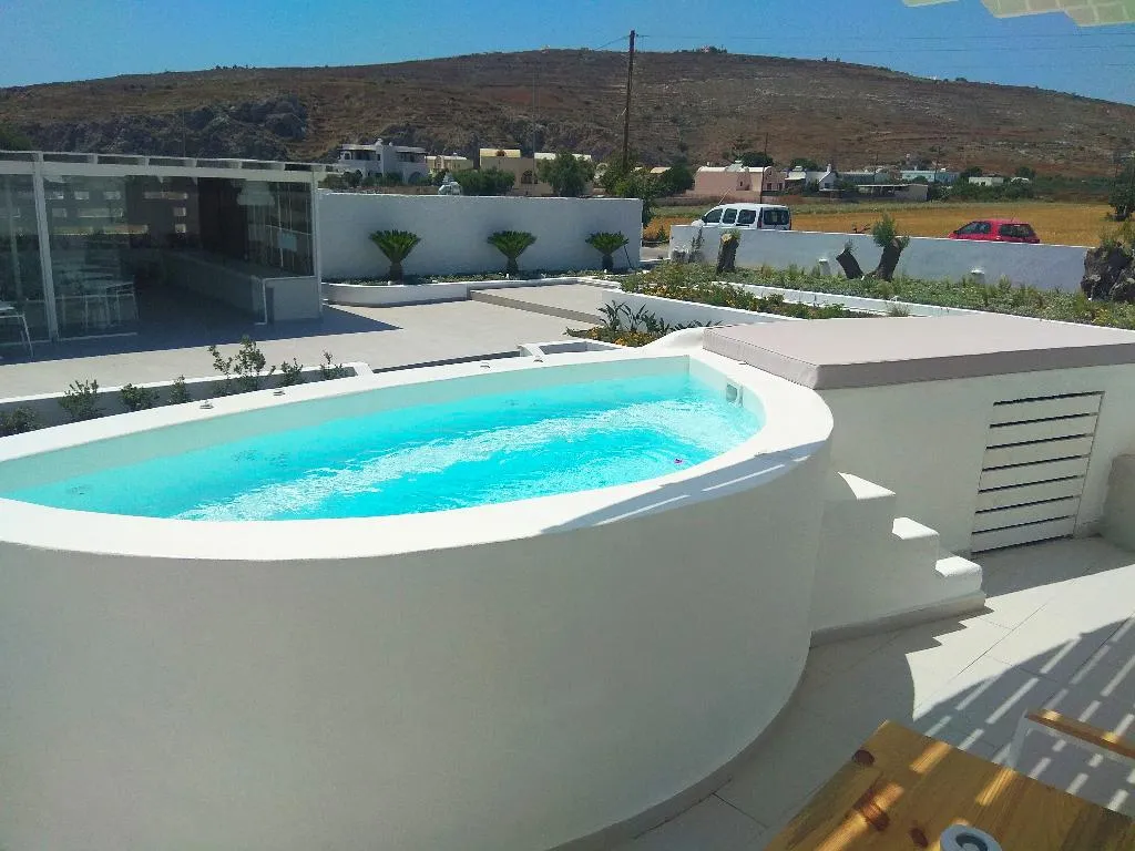 JUNIOR SUITE WITH JACUZZI Room, Petri Suites, Santorini