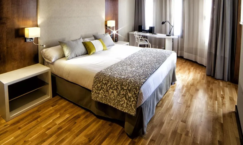 Room, Parque Real, Madrid