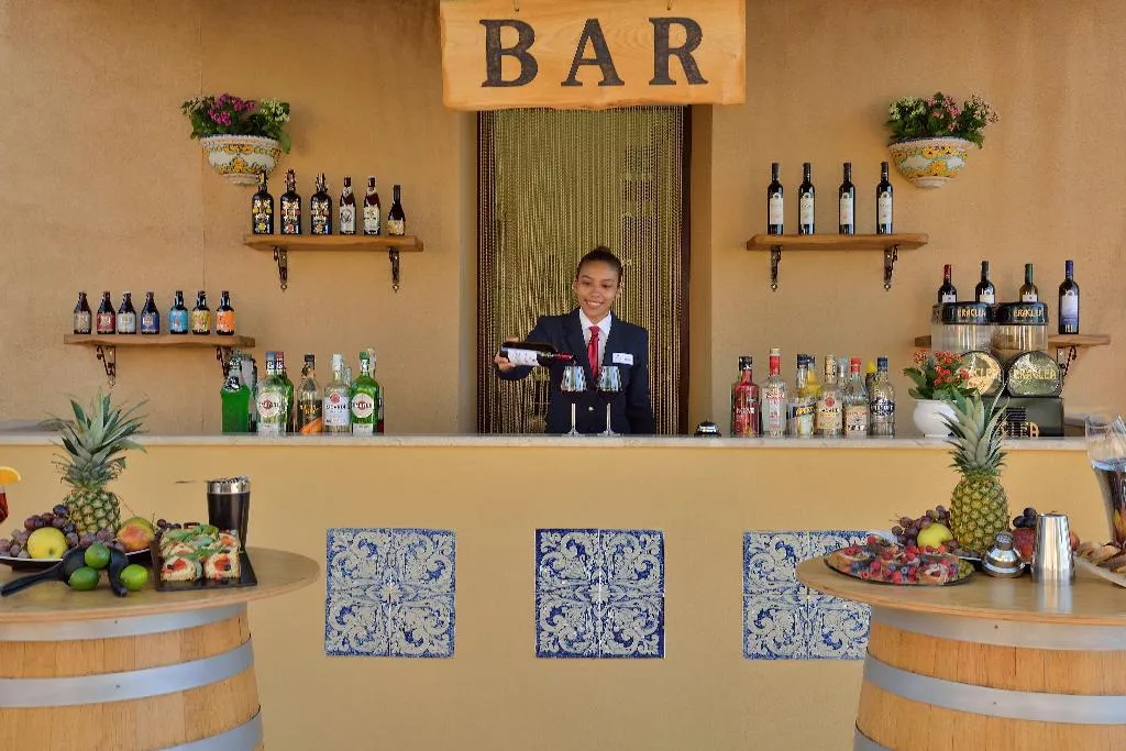 Bar, Baglio Oneto dei Principi di San Lorenzo, Palermo