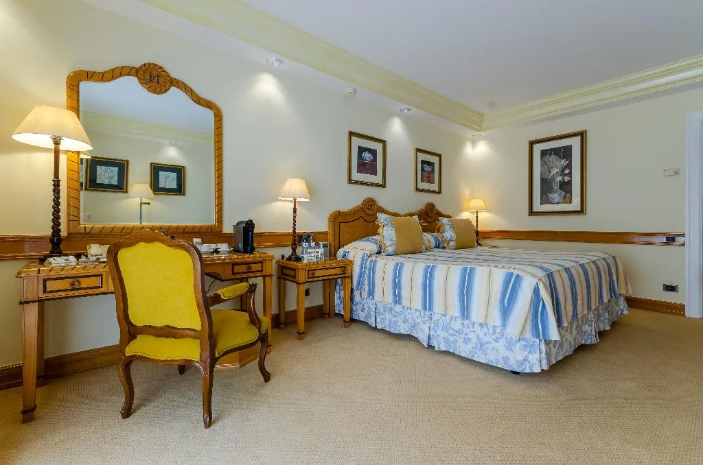 Double or Twin POOL VIEW Room, Olissippo Lapa Palace, Lisbon
