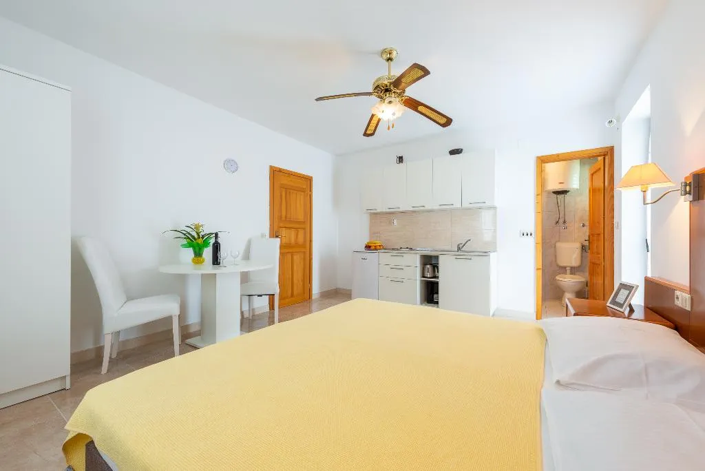 STUDIO SIDE SEA VIEW WITH BALCONY Room, Apartments Matusko, Dubrovnik
