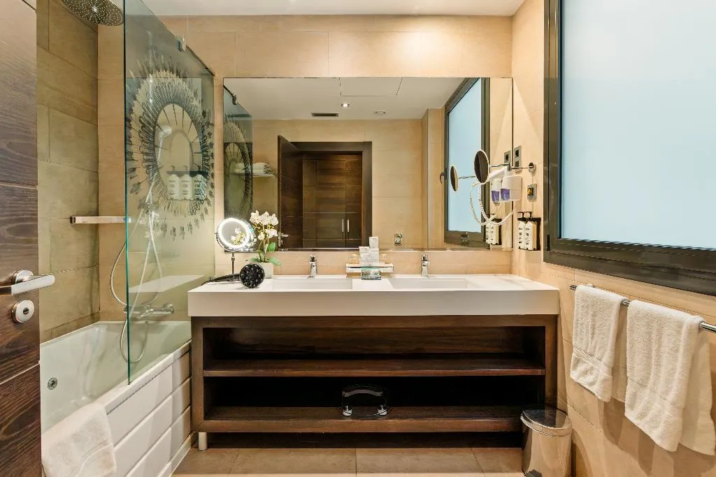DOUBLE PREMIUM Room, Hotel Indigo Barcelona Plaza Catalunya, Barcelona