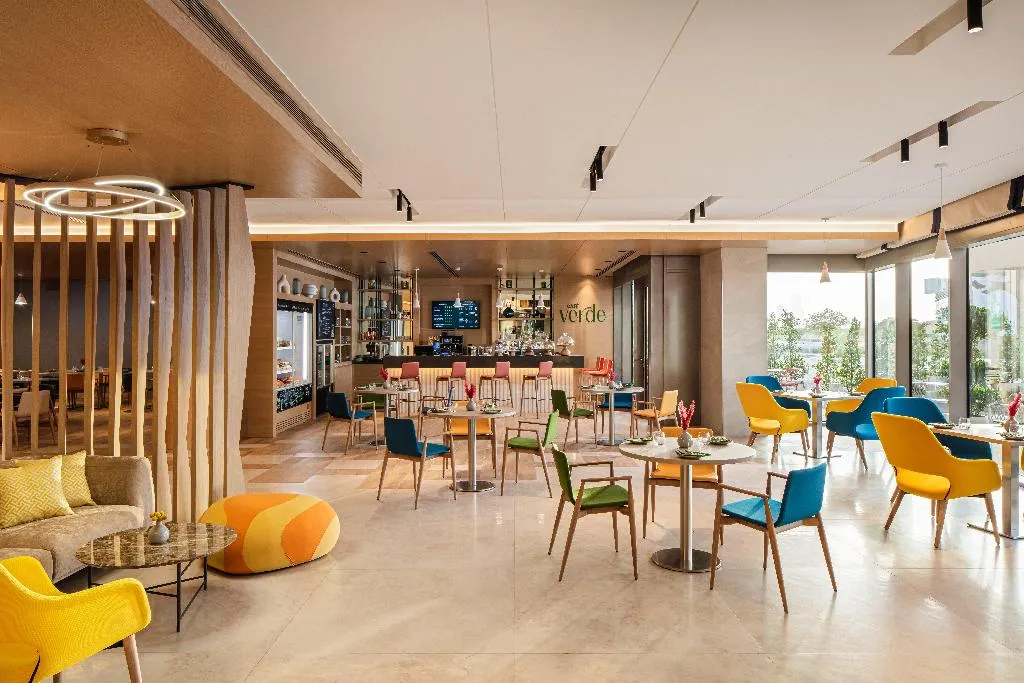 Restaurant, Holiday Inn Hotel & Suites Dubai Science Park, Dubai