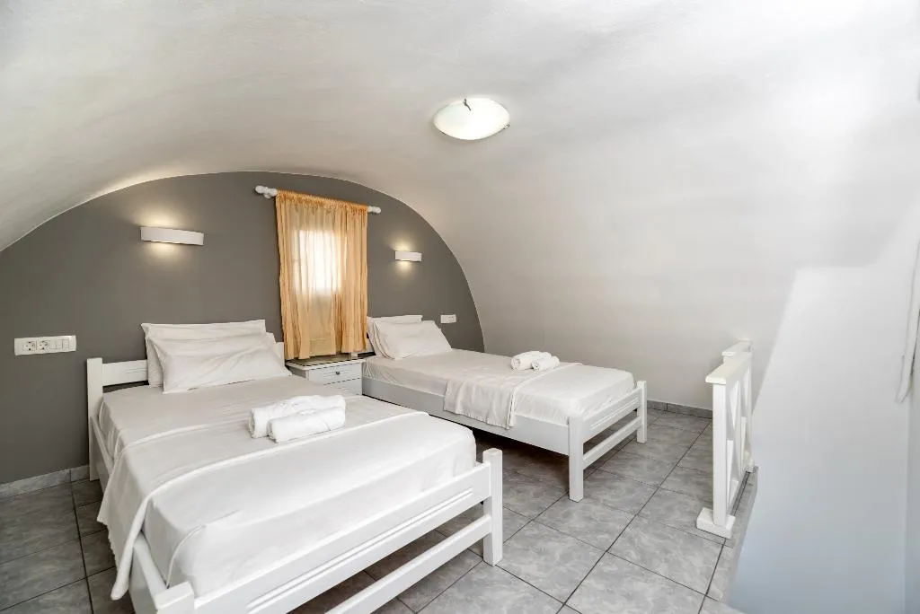 Double or Twin ECONOMY Room, Villa Anemomilos Perissa, Santorini