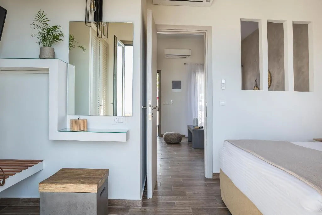 JUNIOR SUITE DELUXE ONE BED Room, Diana Suites Trapezaki, Kefallinia