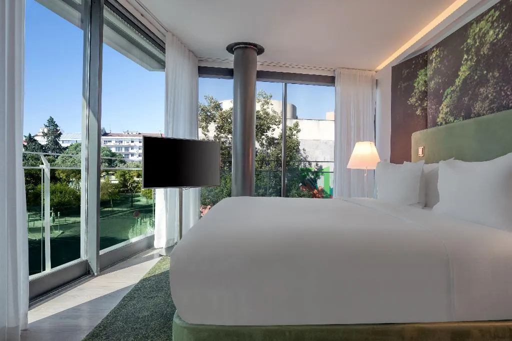 DOUBLE PARK VIEW Room, Doubletree by Hilton Lisbon - Fontana Park, Lisbon