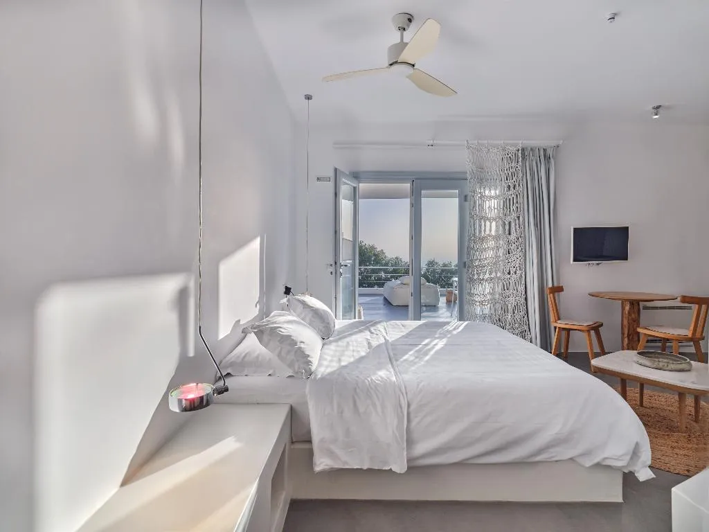SUITE WITH PRIVATE POOL Room, Santorini Heights, Santorini
