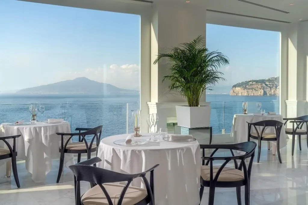 Restaurant, Bellevue Syrene, Naples