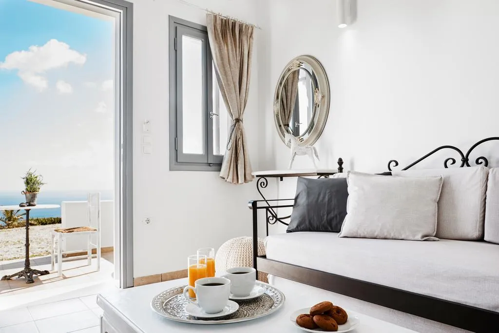 Double or Twin SUPERIOR Room, Golden East, Santorini