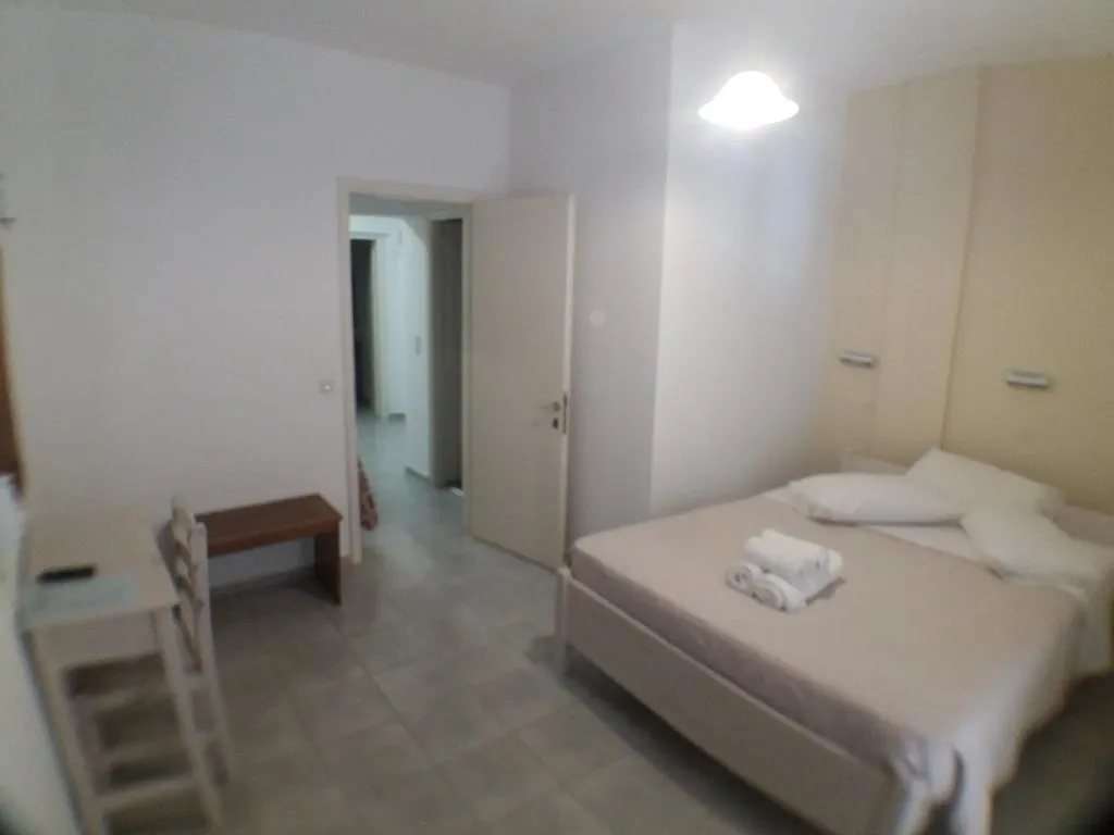 APARTMENT CAPACITY 5 Room, Harbour View, Kalamata