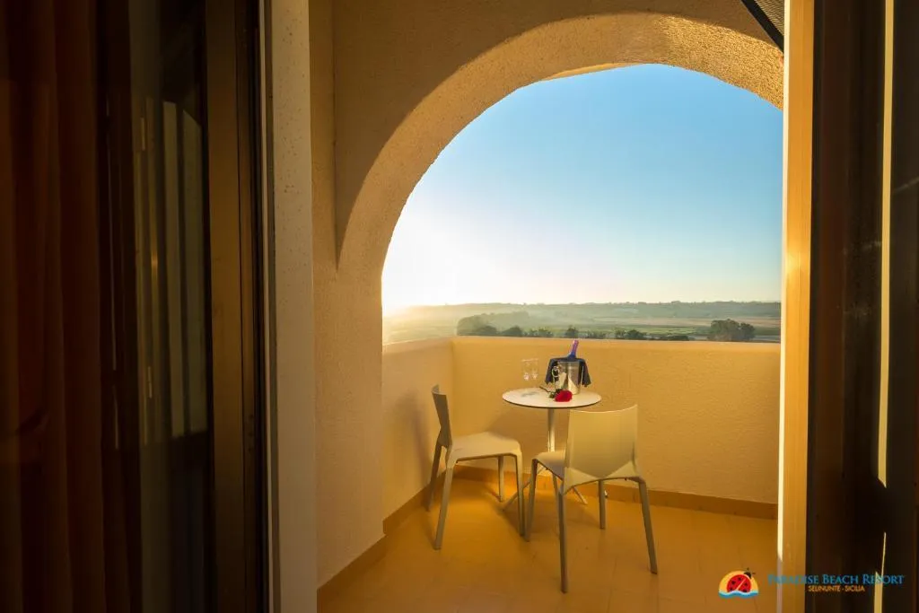 QUADRUPLE SEA VIEW WITH BALCONY Room, Paradise Beach Resort, Palermo