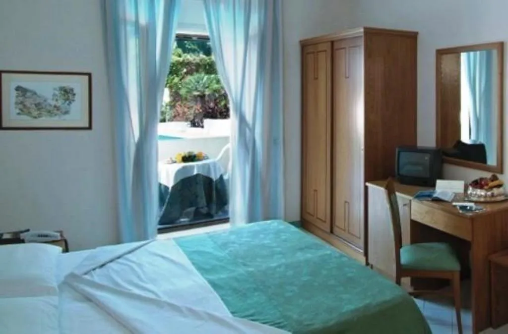Room, Piccolo Paradiso, Naples