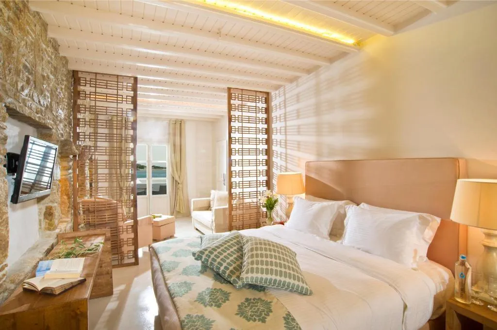 SUITE WITH JACUZZI Room, Petinos Beach, Mykonos