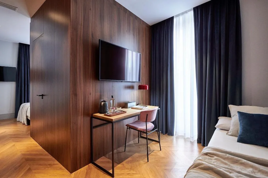 Room, Room Mate Collection Helen Berger, Valencia