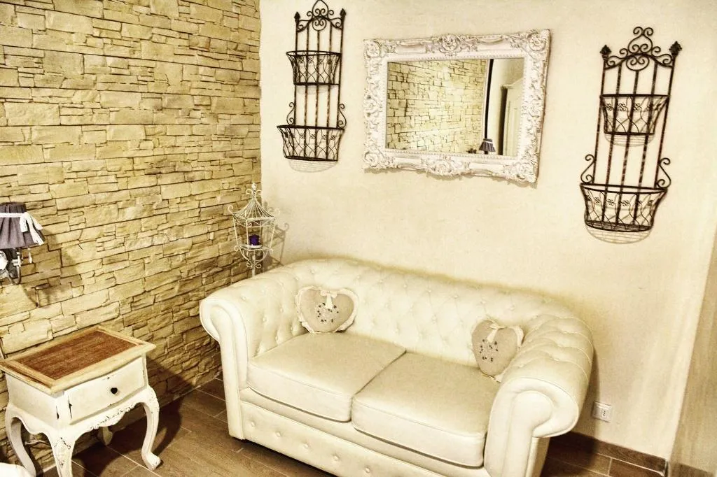 Room, Romantic Dreams, Naples