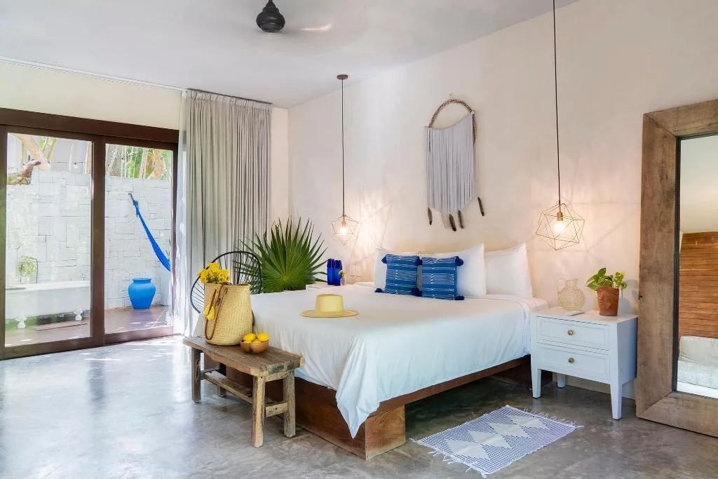 JUNIOR SUITE SEA VIEW KING BED Room, Lula Seaside Boutique Hotel, Cancun Area