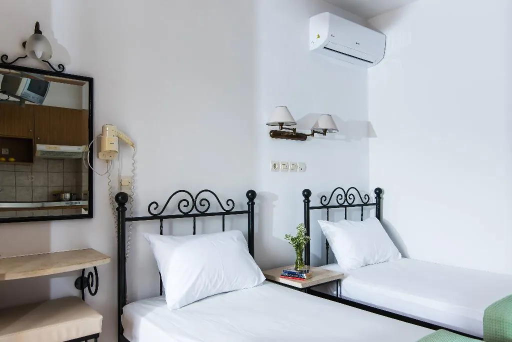 STUDIO CAPACITY 2 Room, Newcastle Studios, Crete