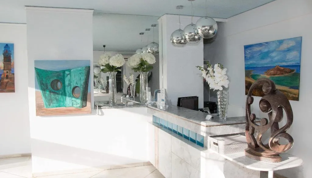 Lobby, Futura, Crete