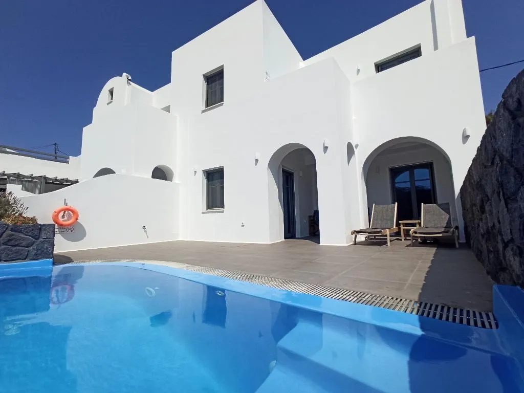 SUITE WITH PRIVATE POOL Room, Amphitrite Suites Santorini, Santorini
