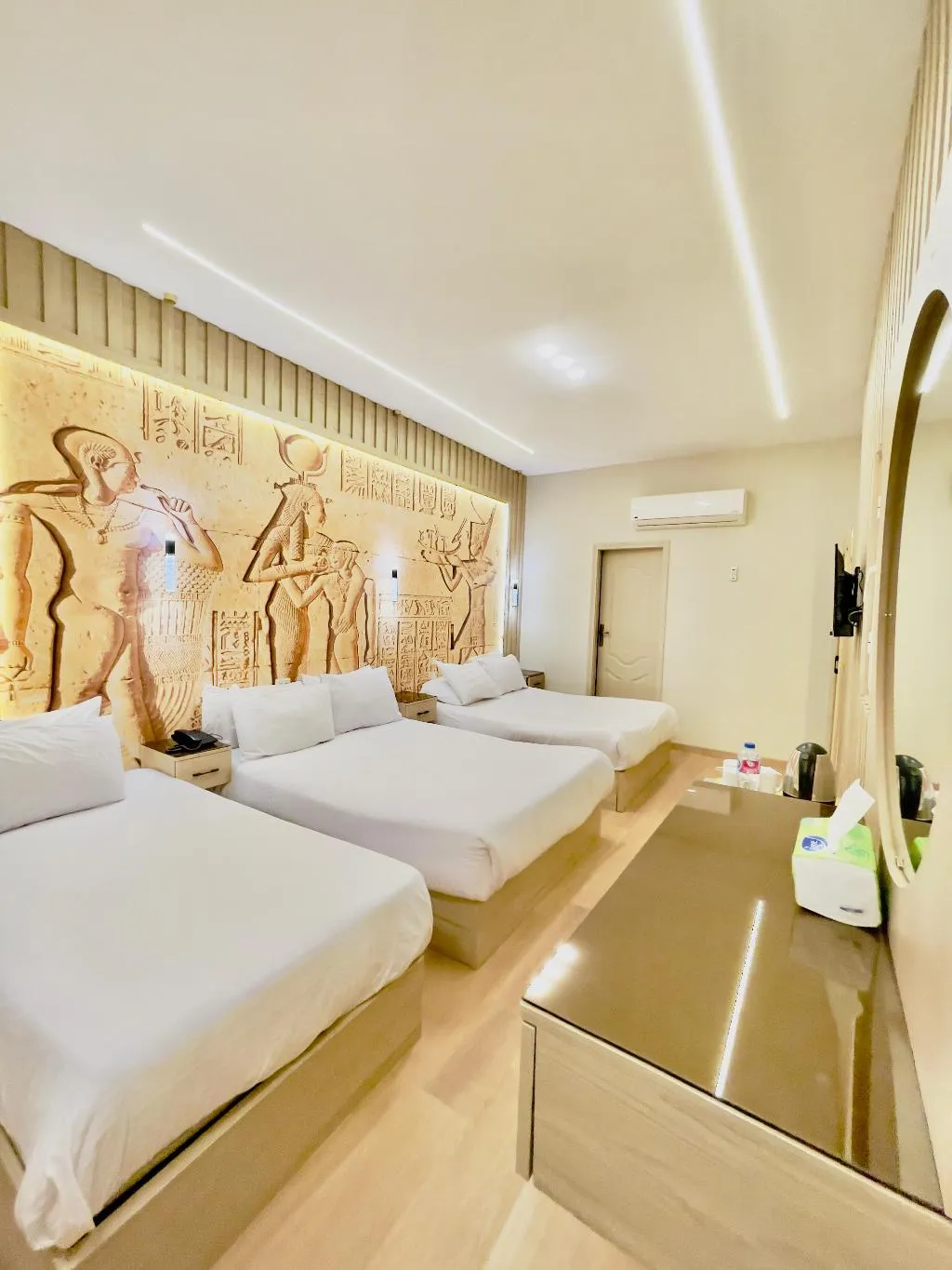 QUADRUPLE DELUXE WITH BALCONY Room, Giza Pyramids View Inn, Cairo