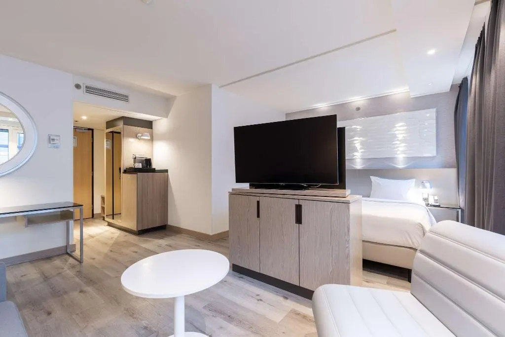 JUNIOR SUITE STANDARD Room, Radisson Blu Hotel Amsterdam, Amsterdam