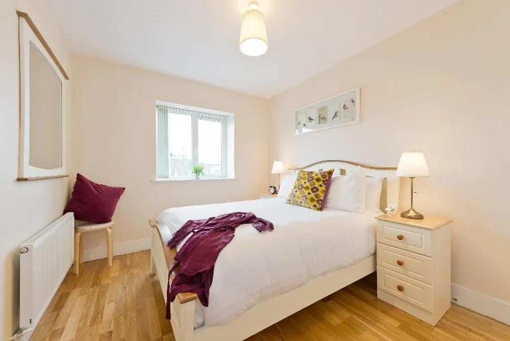 APARTMENT TWO BEDROOMS Room, Pearse Street Suites, Dublin