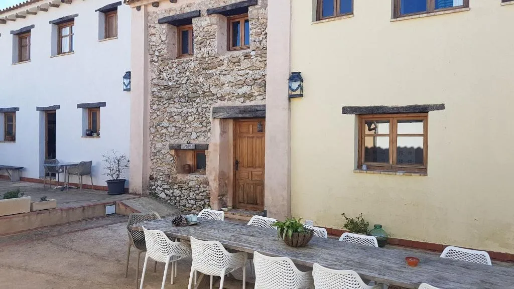Room, Benali, Valencia